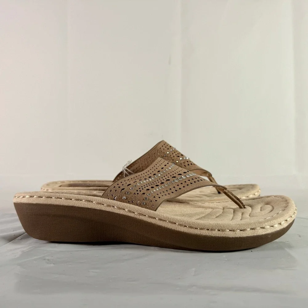 Cliffs by White Mountain Comate Tan Flip Flop Wedge Sandals Women's Size 9.5M